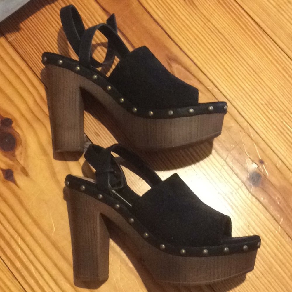 Black Stacked Heel Platform Sandals w/ Straps